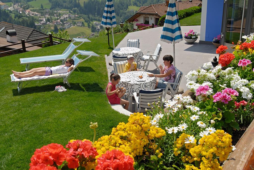 Hotel Talblick Ortisei Bagian luar foto