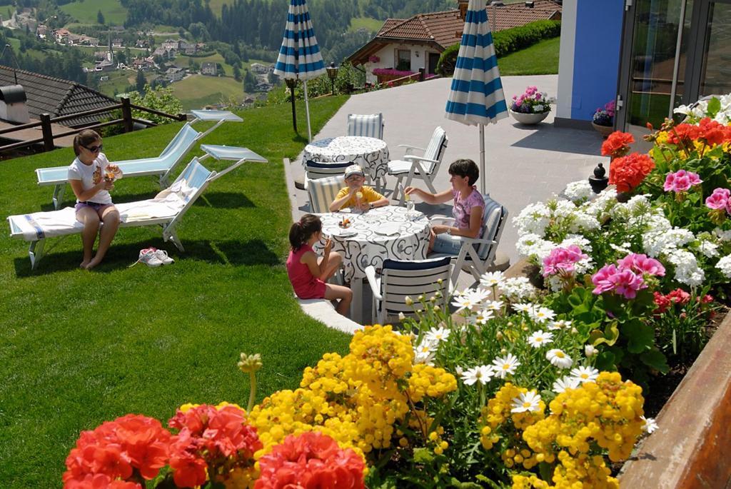 Hotel Talblick Ortisei Bagian luar foto