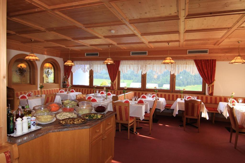 Hotel Talblick Ortisei Bagian luar foto