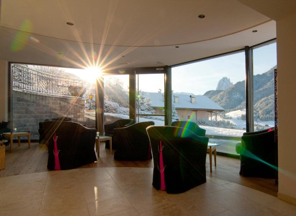Hotel Talblick Ortisei Bagian luar foto